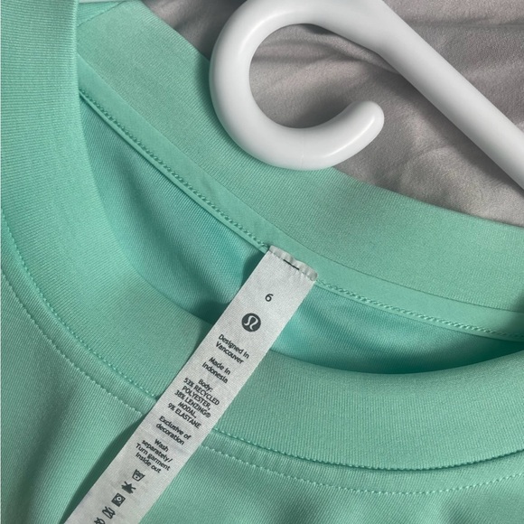 lululemon athletica Sweaters - Lululemon cropped crewneck, wild mint, size 6.